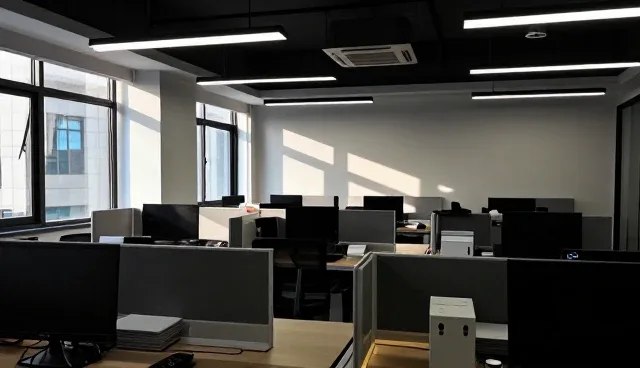 东莞关键词优化外包:应用场景分析与灯光设计策略